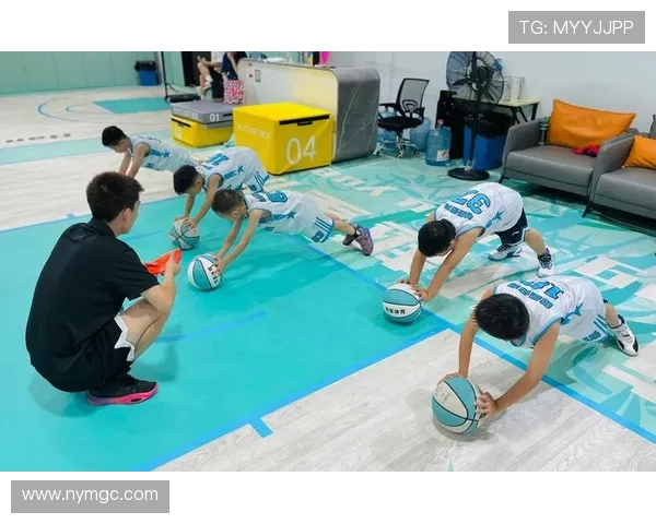 以篮球凝聚青春力量共筑团队梦想展现激情与拼搏精神